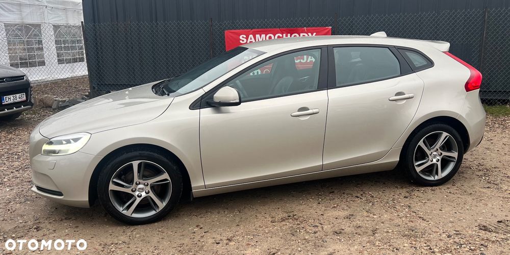 Volvo V40 D3 Momentum - 4