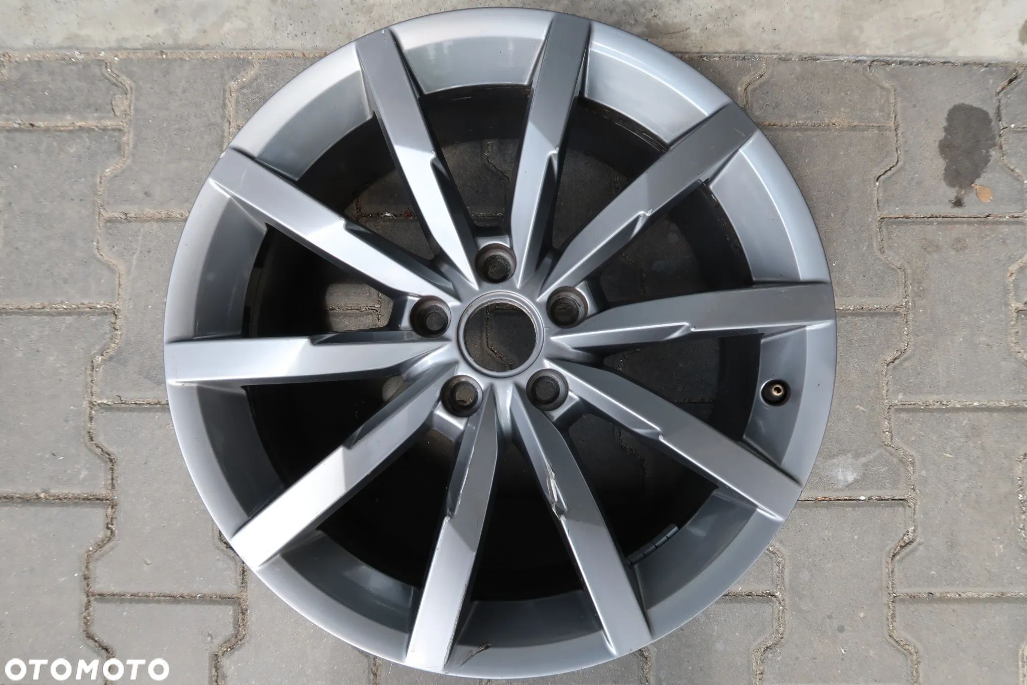 C49 FELGA PASSAT 3G0601025Q 8X18ET44 - 1