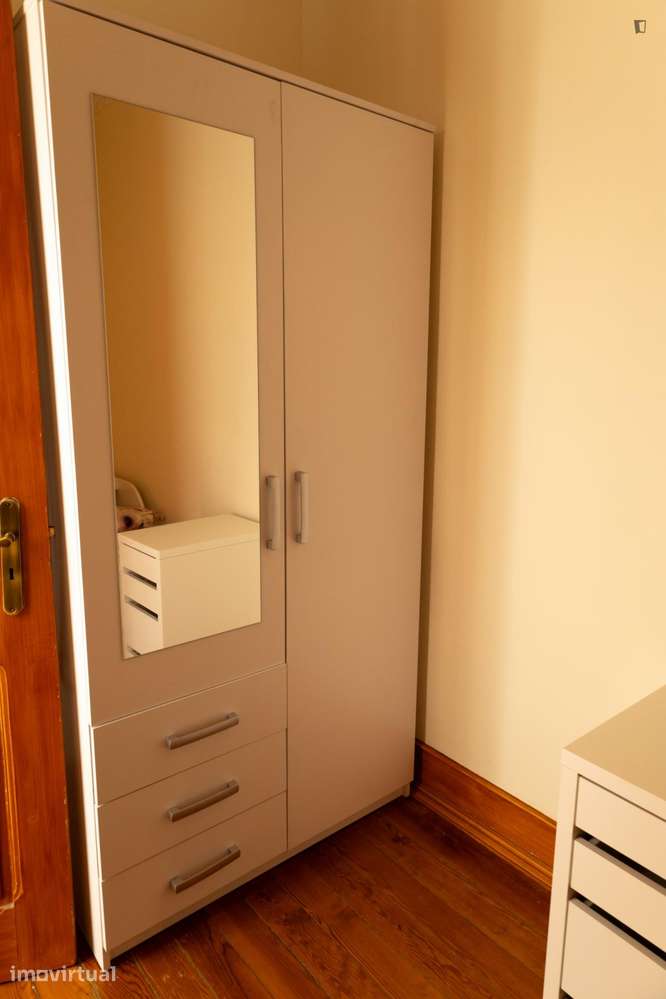 Quarto - localizado em Marquês de Pombal Lisbon - Grande imagem: 5/19
