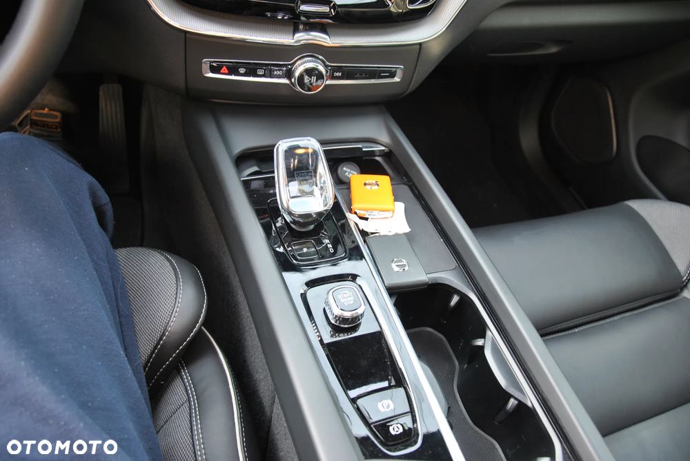 Volvo XC 60 B4 D R-Design - 21