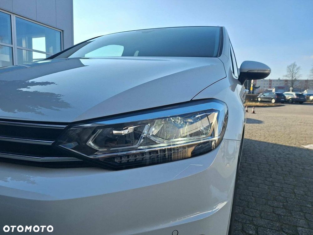 Volkswagen Touran - 28
