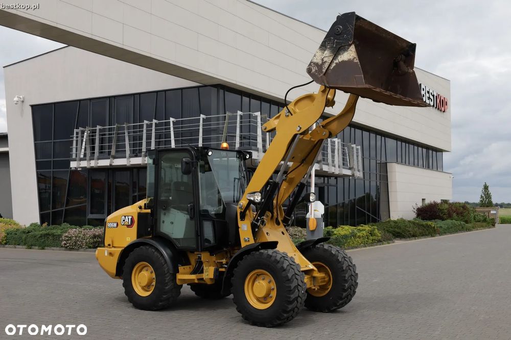 Caterpillar CAT 906M - 24