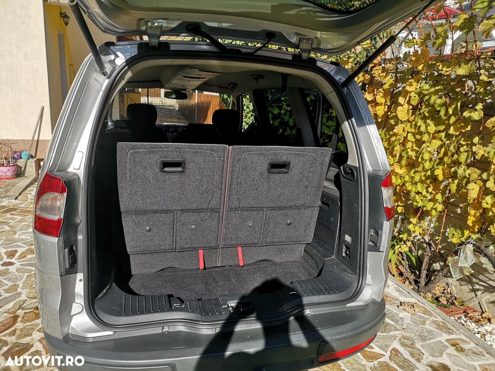 Ford Galaxy 2.0 TDCi Ghia - 11