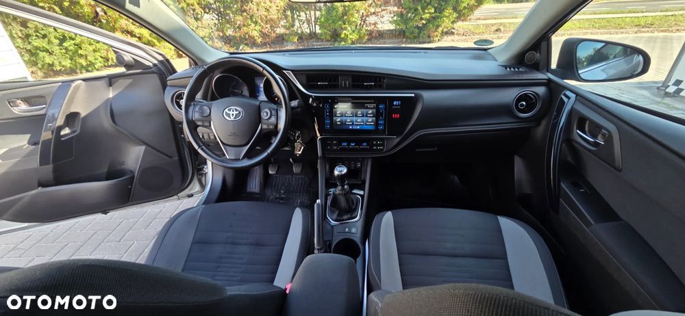 Toyota Auris 1.6 D-4D Design Edition - 36