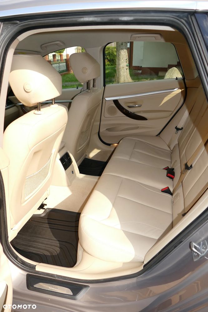BMW Seria 3 330i Luxury Line - 9