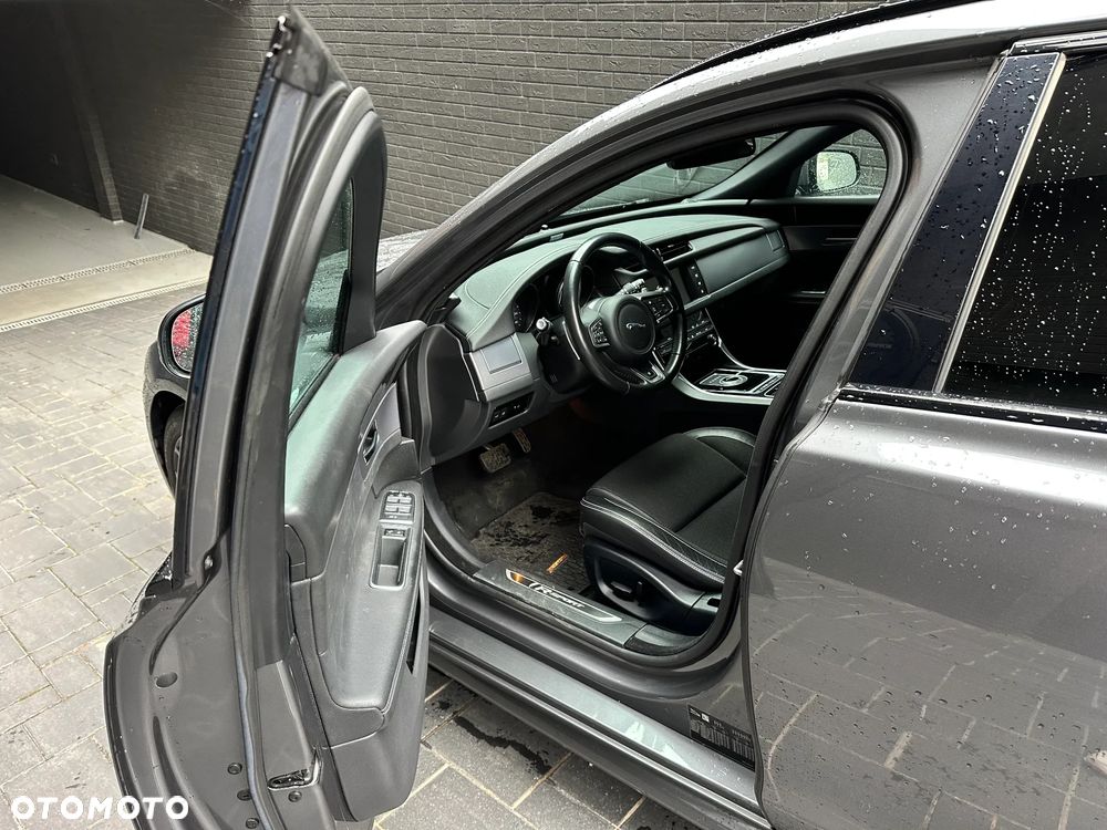 Jaguar XF 2.0 i4D R-Sport - 21