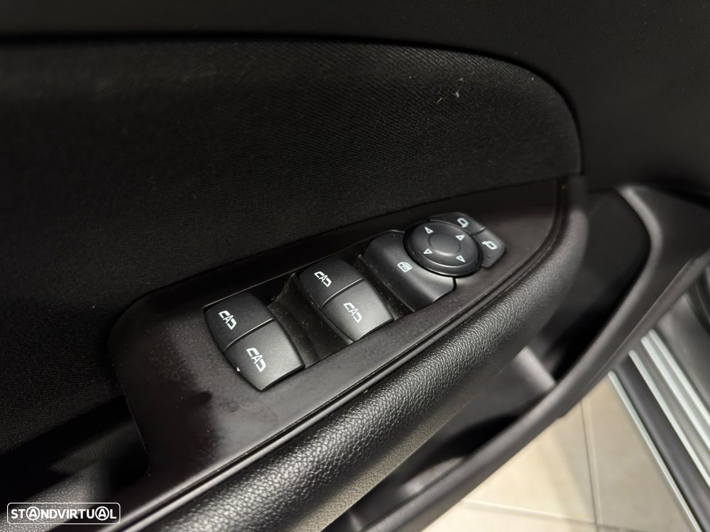 Opel Insignia Grand Sport 1.6 CDTi Business Edition — fotografia 14