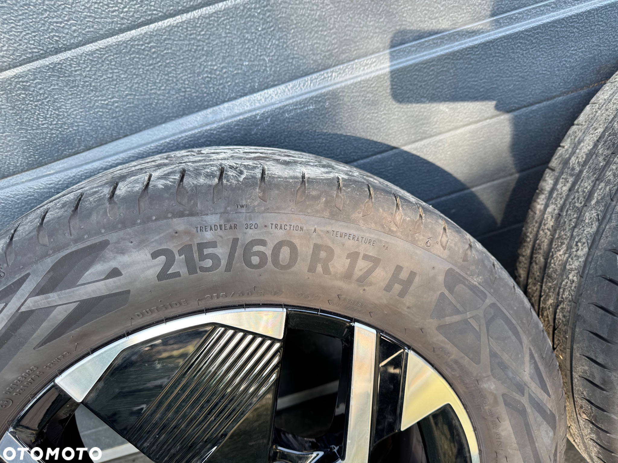 Koła Felgi aluminiowe Peugeot 2008 II GT LIFT 17 cali, rozstaw 4x108, szerokość 6,5j, et: 32 215/60R17 - 8