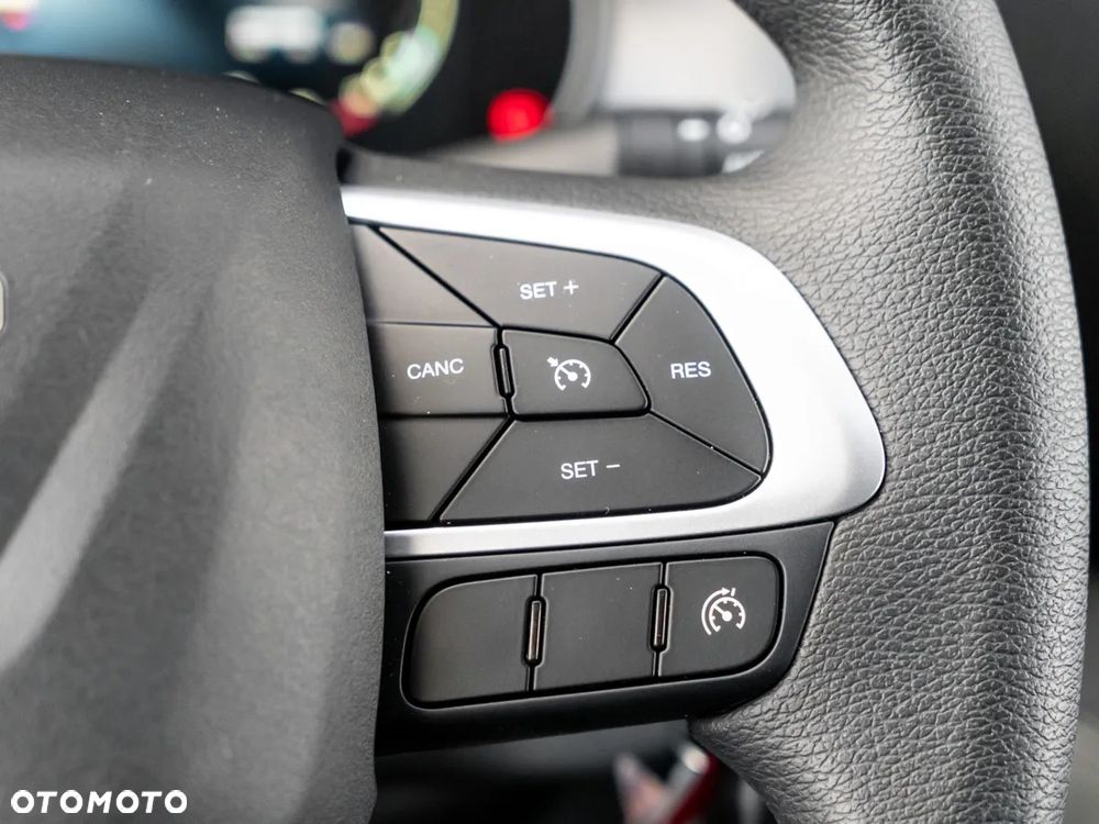 Iveco Daily 35S16H 3.0 kontener z windą - 19