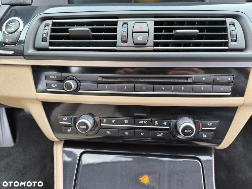 BMW Seria 5 520d xDrive - 32