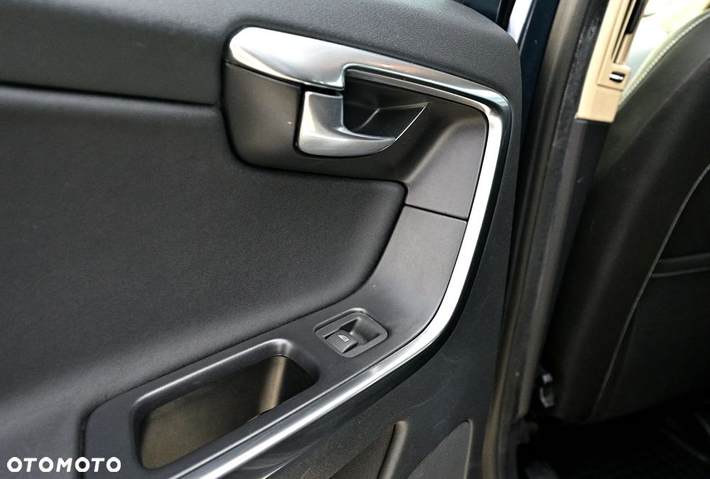 Volvo XC 60 D4 Momentum - 22