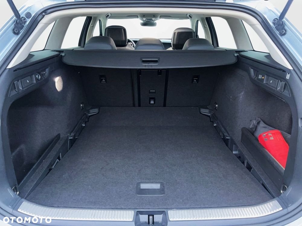 Volkswagen Passat - 11