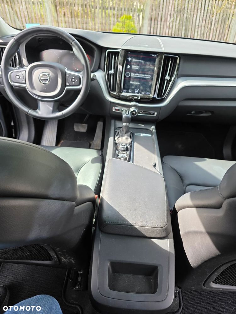 Volvo XC 60 T5 AWD Momentum - 8