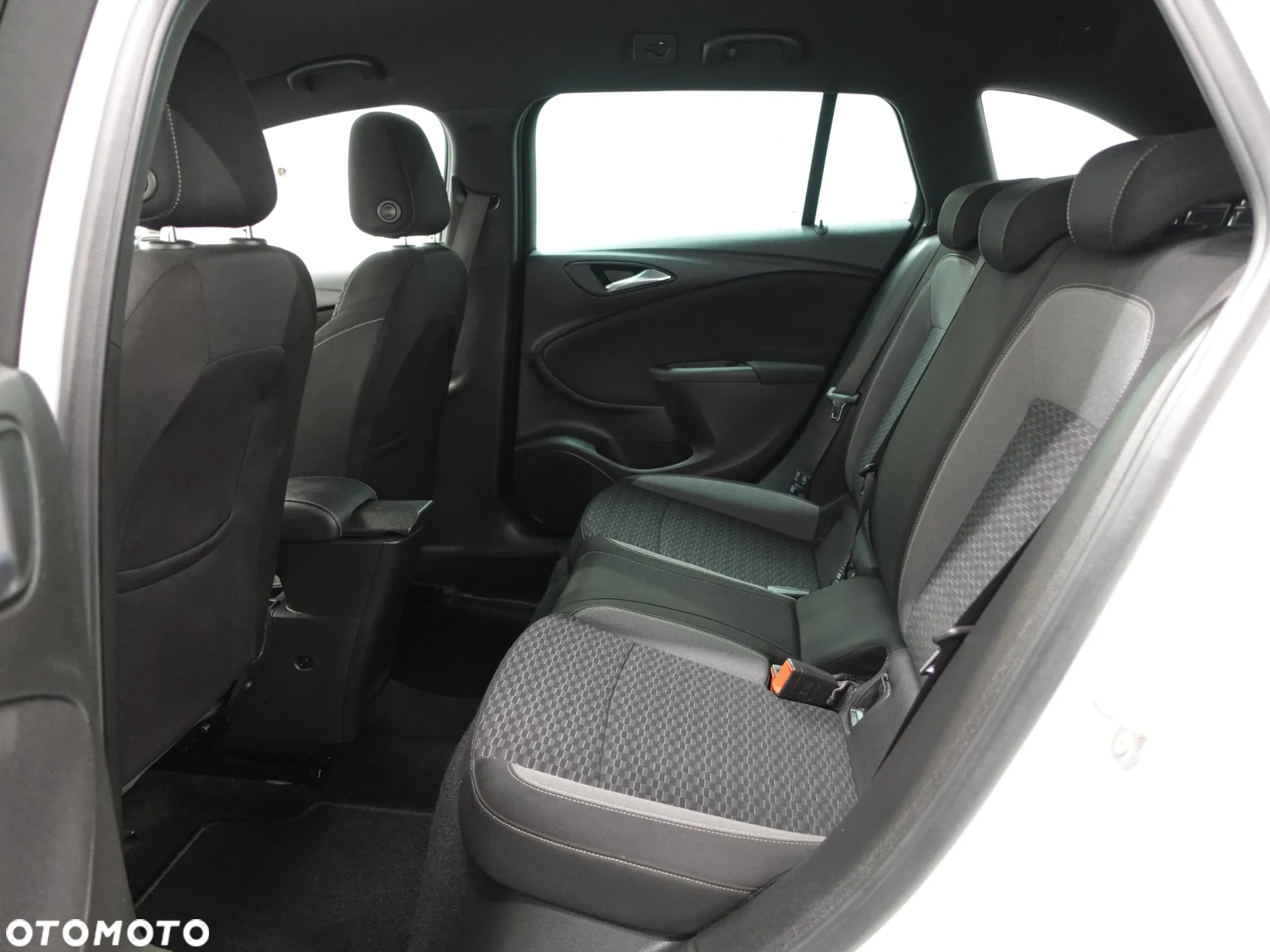 Opel Astra 1.2 Turbo Start/Stop Sports Tourer Edition - 24