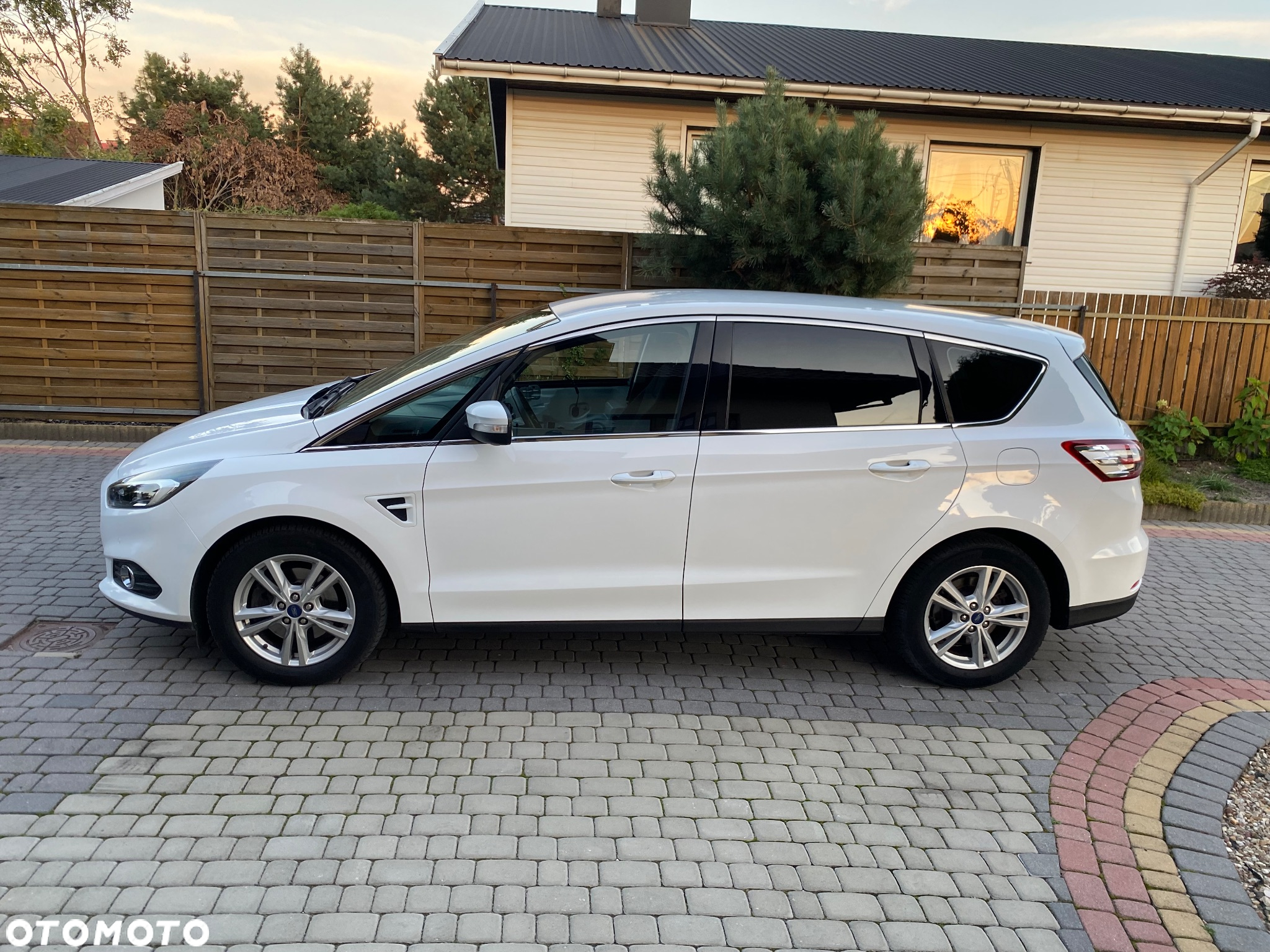 Ford S-Max - 13