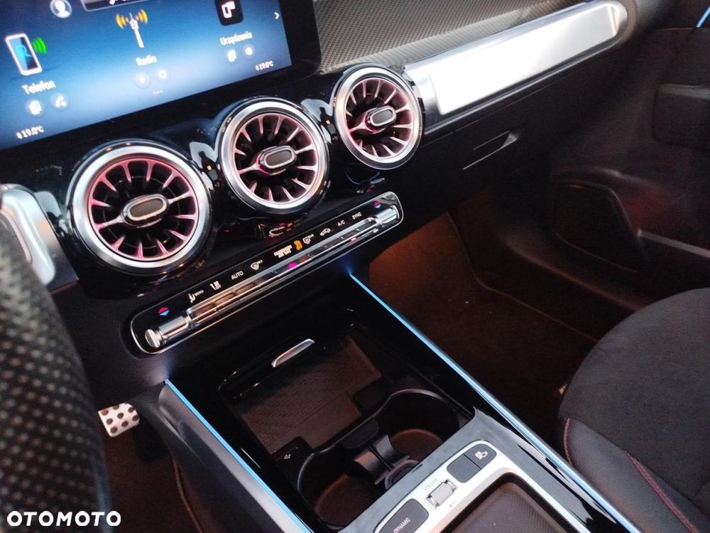 Mercedes-Benz GLB - 16
