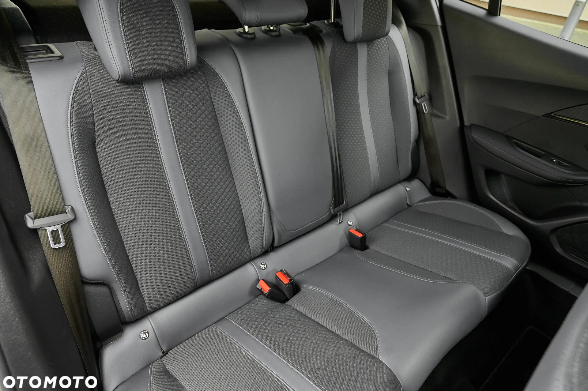Peugeot 2008 1.5 BlueHDi Allure - 24