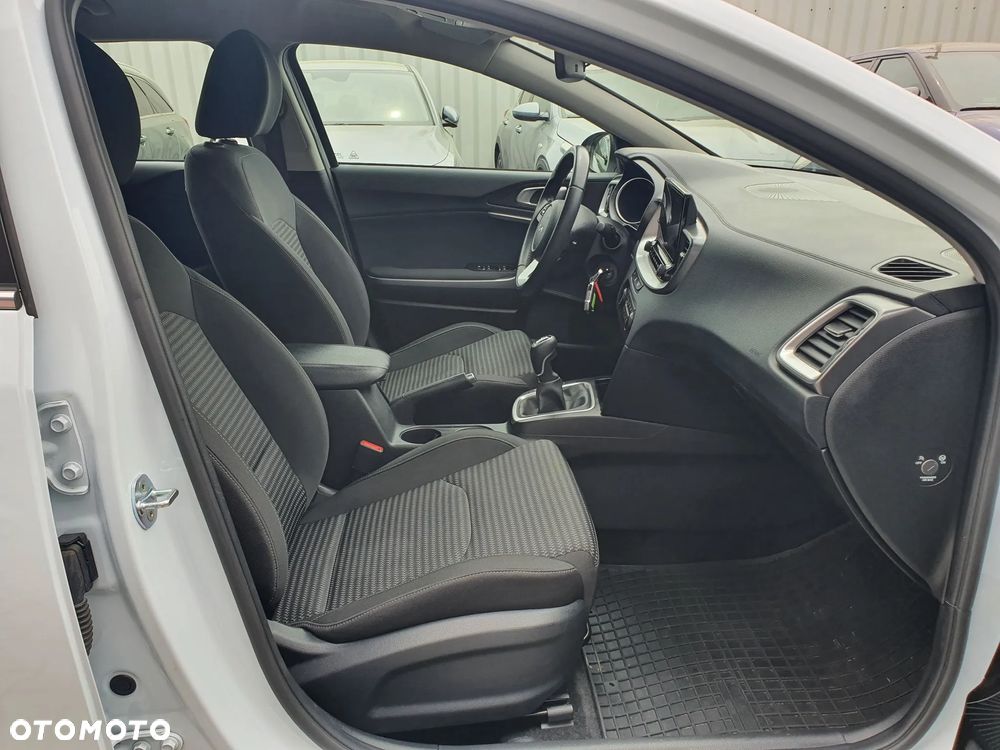 Kia Ceed 1.5 T-GDI M - 25