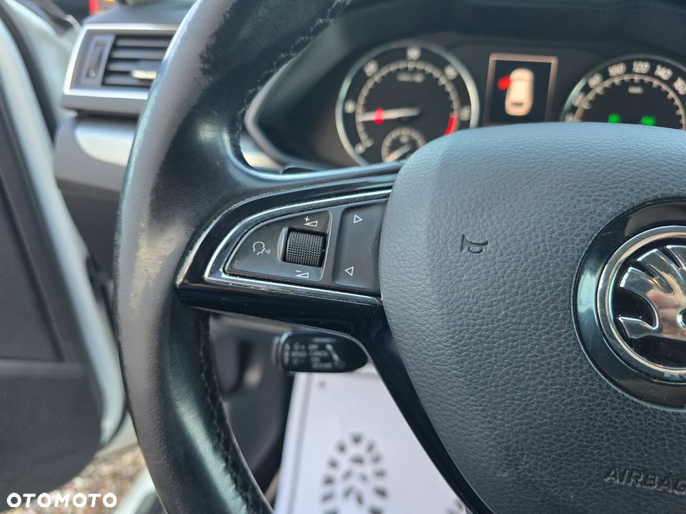 Skoda Superb 2.0 TDI DSG Ambition - 29