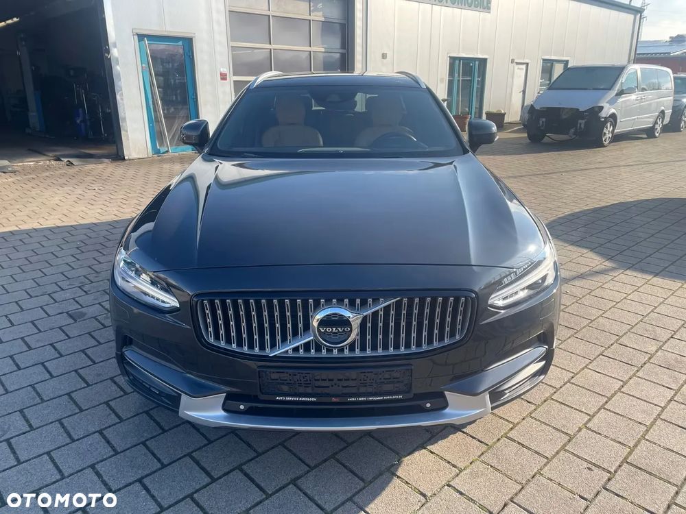Volvo V90 Cross Country - 2