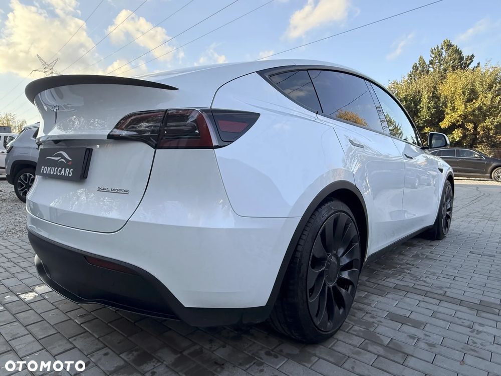 Tesla Model Y Performance AWD - 6