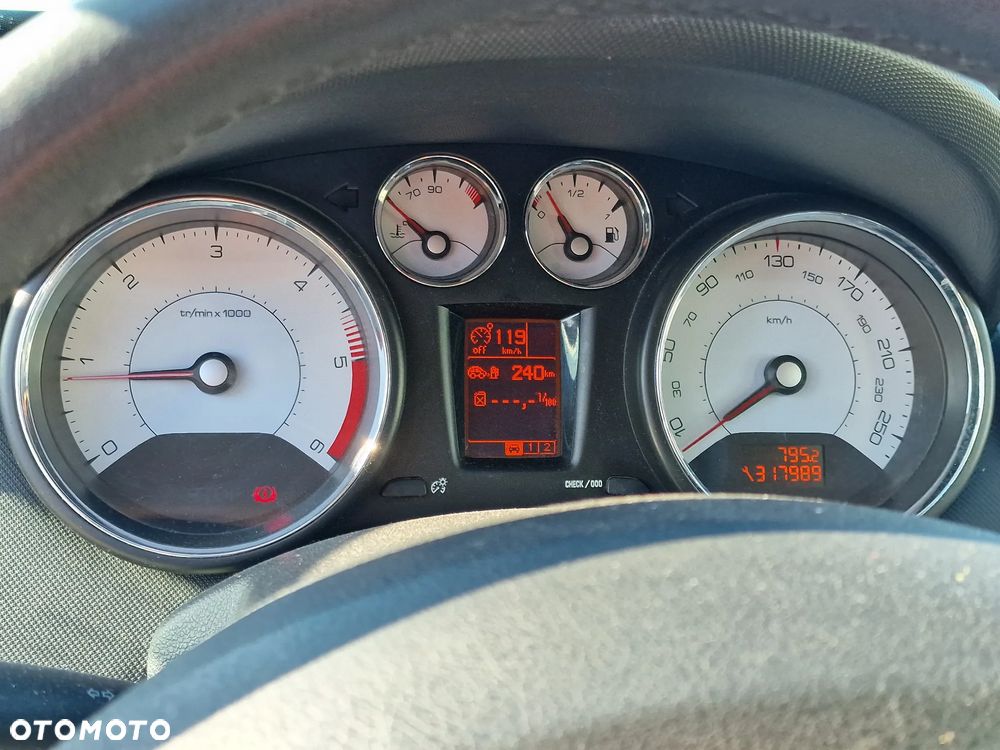 Peugeot 308 1.6 HDi Premium Plus - 6