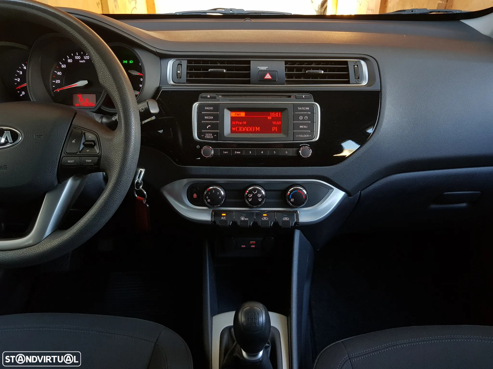 Kia Rio 1.1 CRDi TX ISG - 19