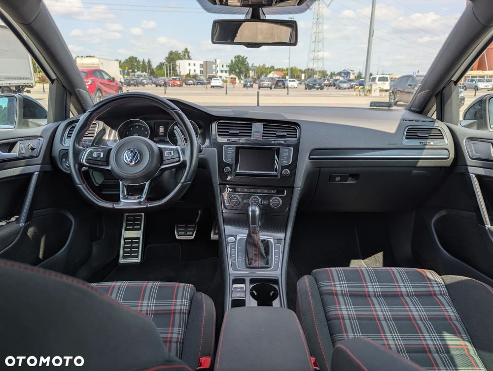 Volkswagen Golf - 12