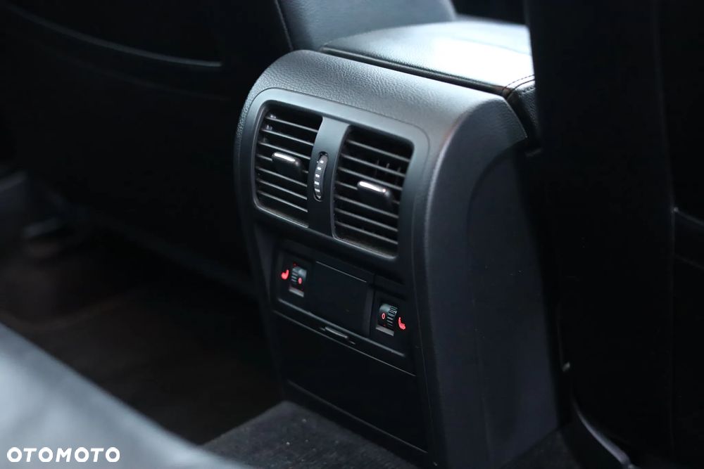 Volkswagen Passat - 16