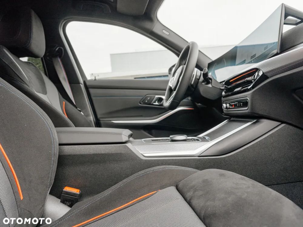 BMW Seria 3 318i M Sport - 9