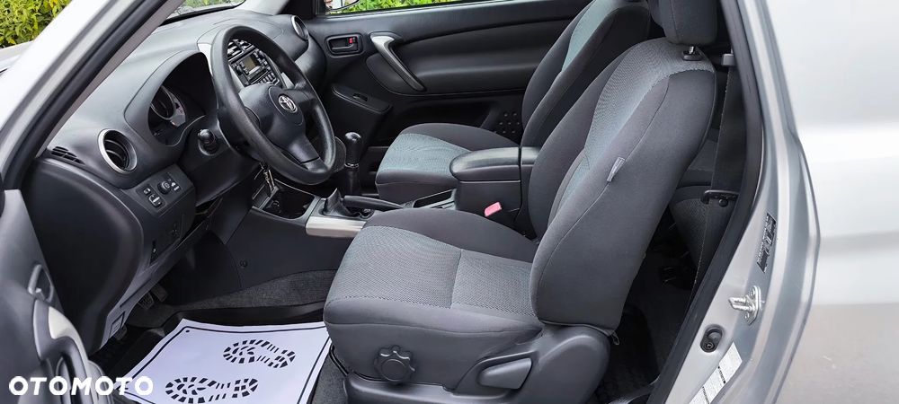 Toyota RAV4 - 10