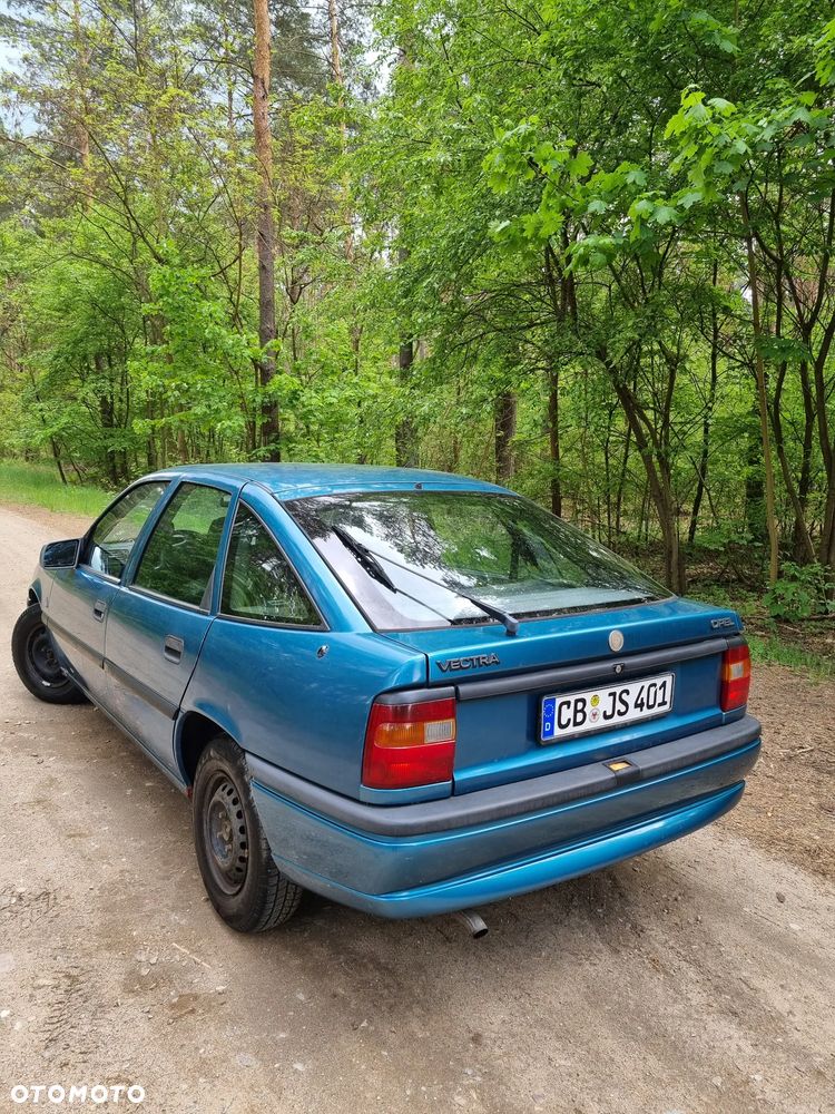 Opel Vectra 1.6 GL - 31
