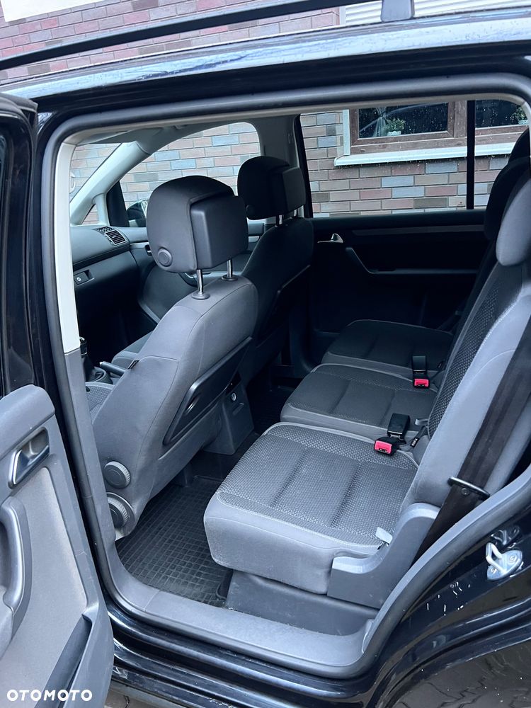Volkswagen Touran - 25