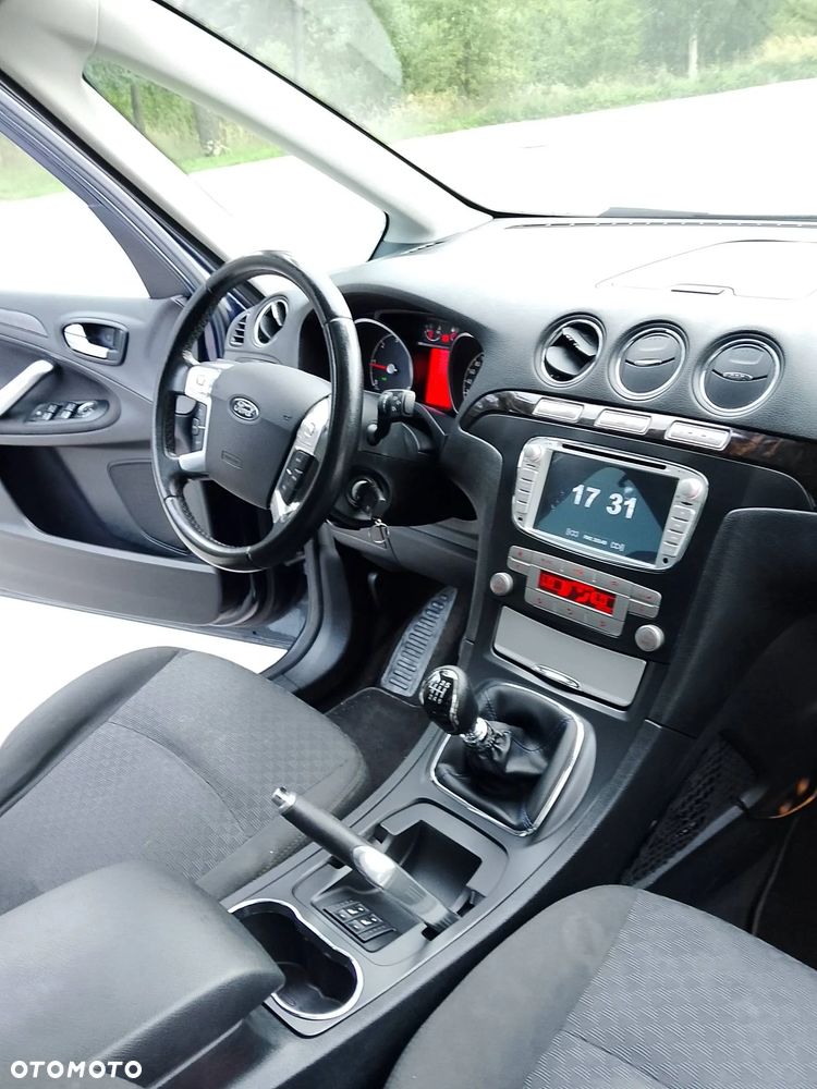 Ford Galaxy 2.0 TDCi Ghia - 24