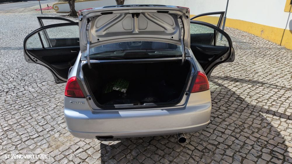 Honda Civic 1.6 ES - 12
