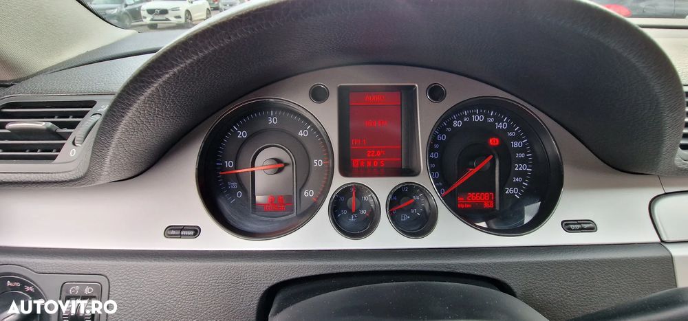 Volkswagen Passat - 12