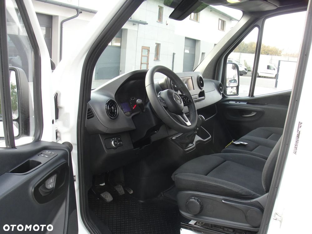 Mercedes-Benz Sprinter - 8