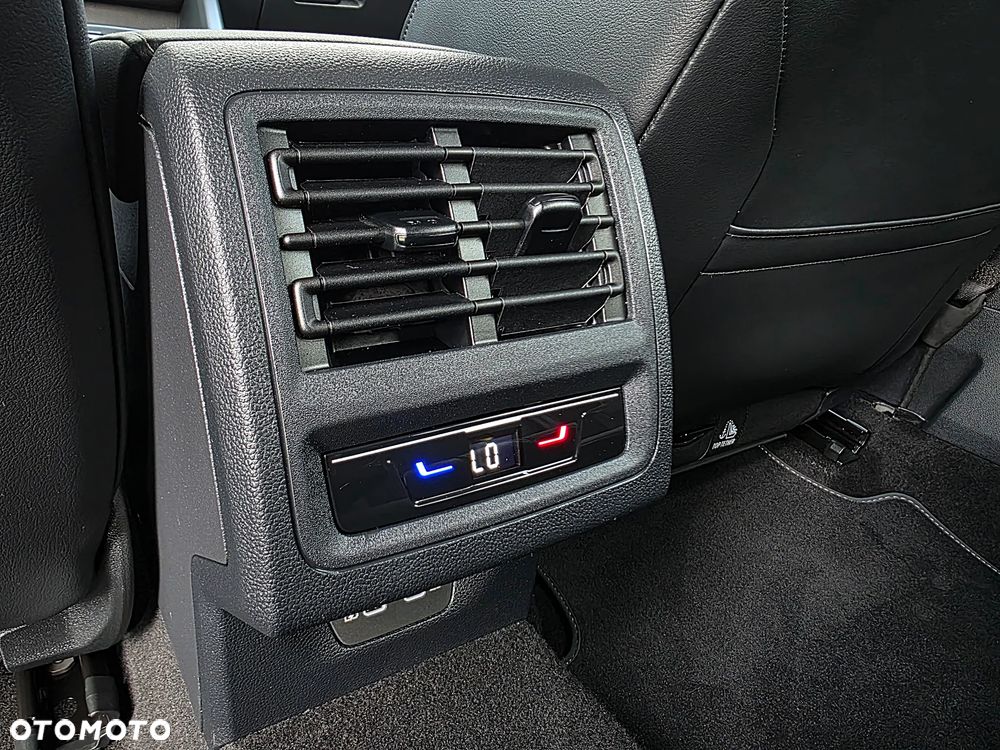 Volkswagen Golf 1.5 eTSI OPF DSG Style - 33