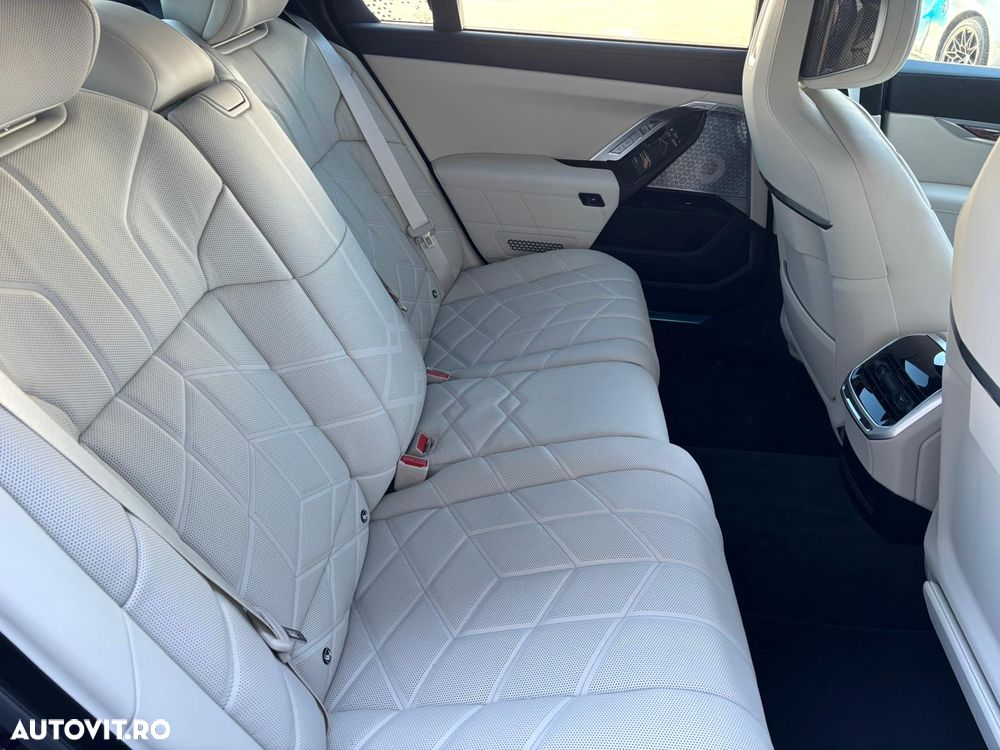 BMW Seria 7 750e xDrive - 22