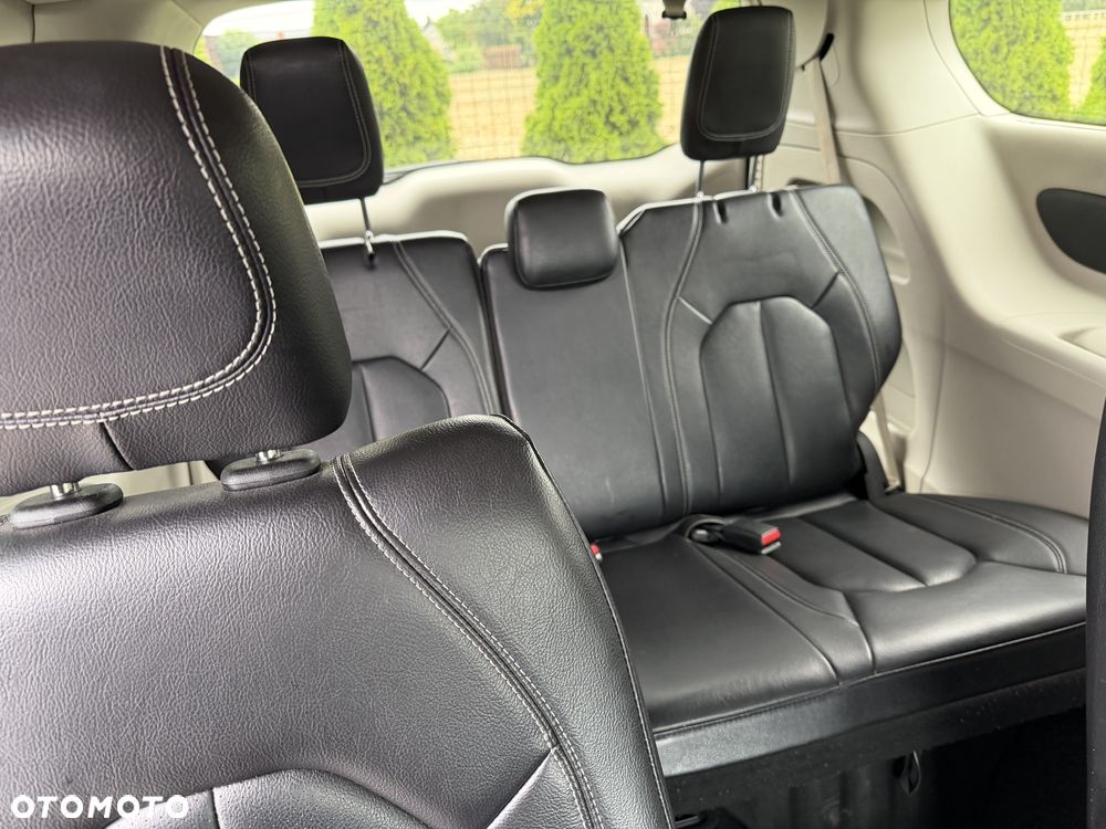 Chrysler Pacifica - 9