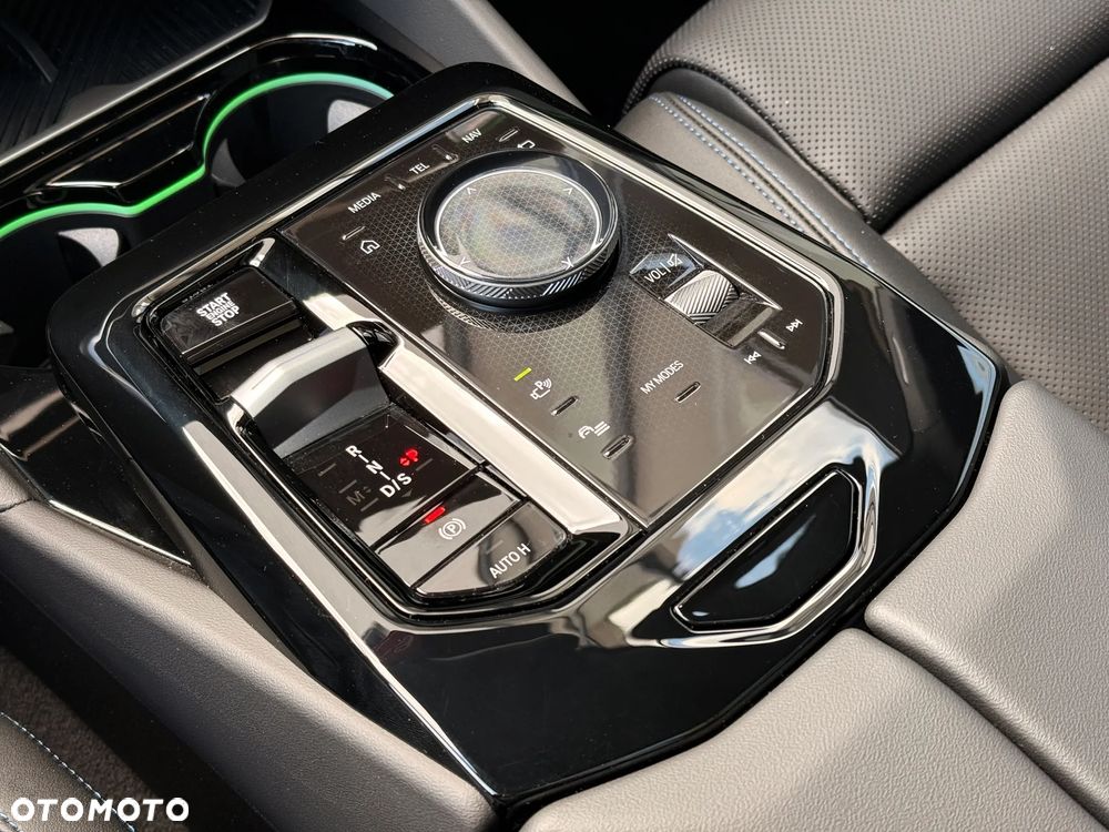 BMW Seria 5 520d xDrive - 23