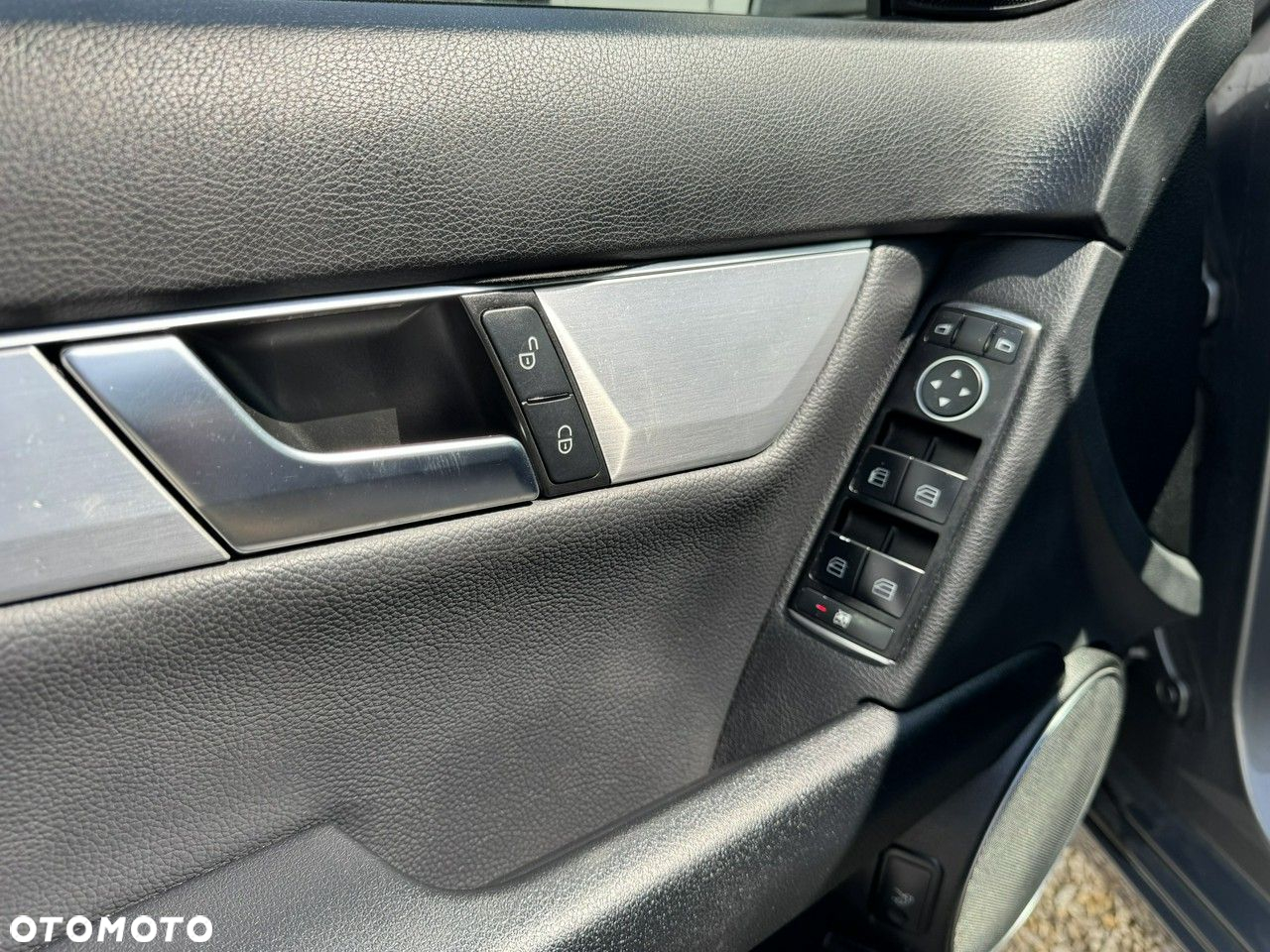 Mercedes-Benz Klasa C 180 BlueEFFICIENCY Avantgarde - 16