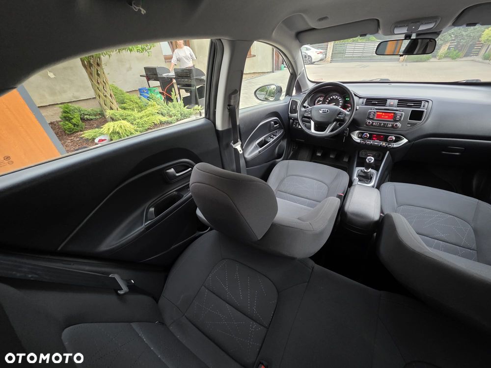 Kia Rio 1.4 Dream Team Edition - 25