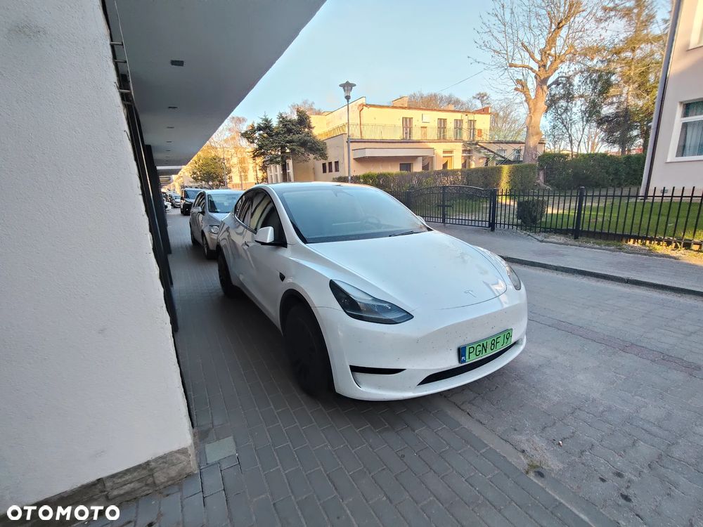 Tesla Model Y - 11