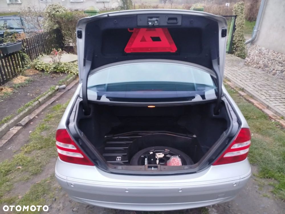 Mercedes-Benz Klasa C 180 Kompressor Automatik Avantgarde - 29