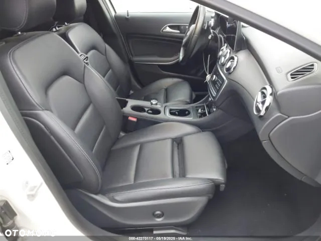 Mercedes-Benz GLA - 10
