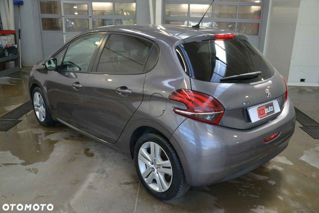 Peugeot 208 - 5