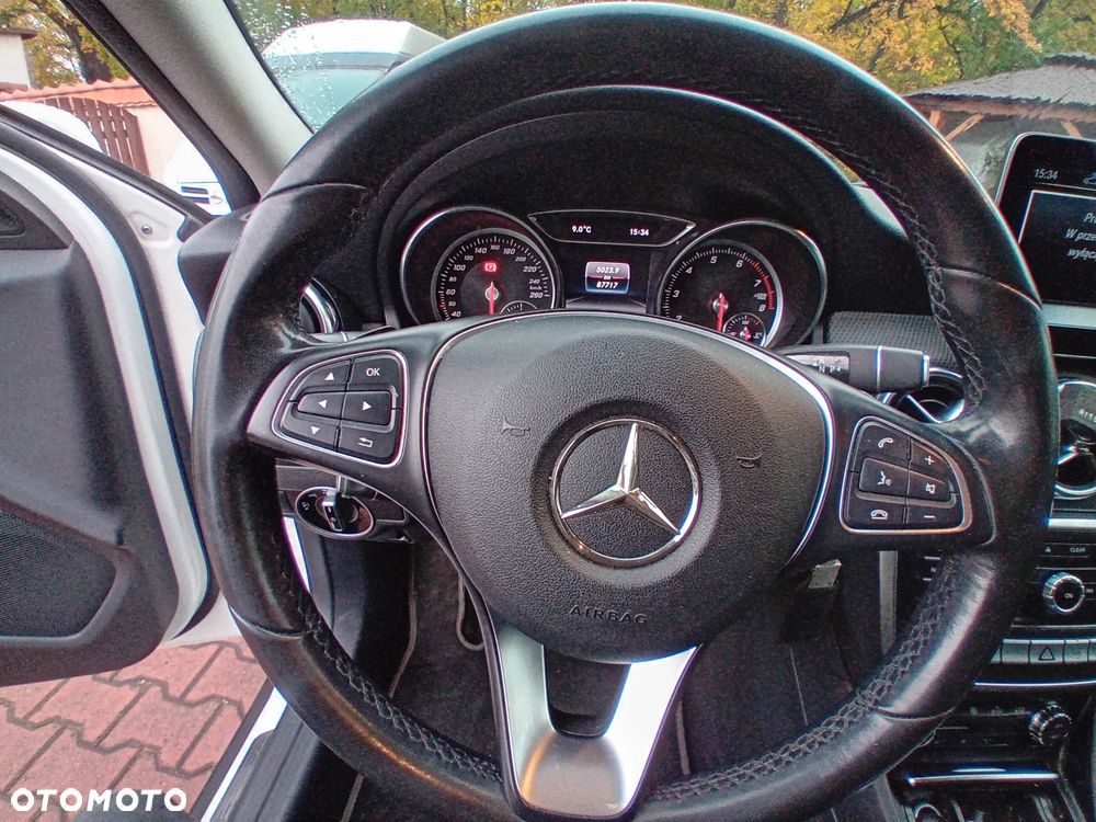 Mercedes-Benz GLA 200 7G-DCT Urban - 17