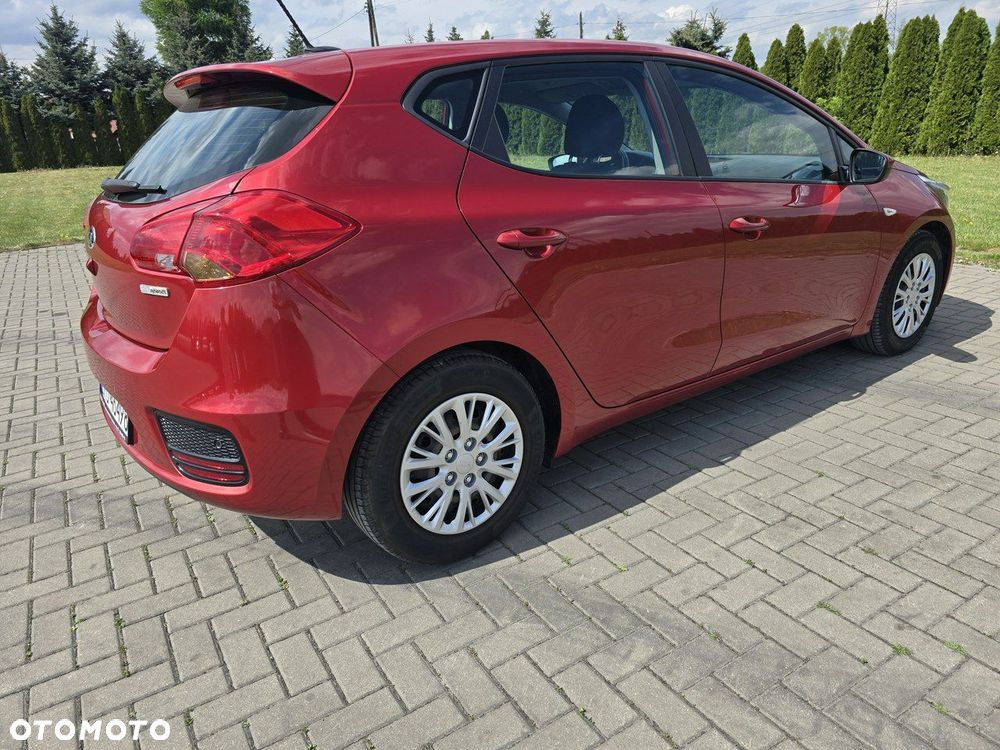 Kia Ceed - 10