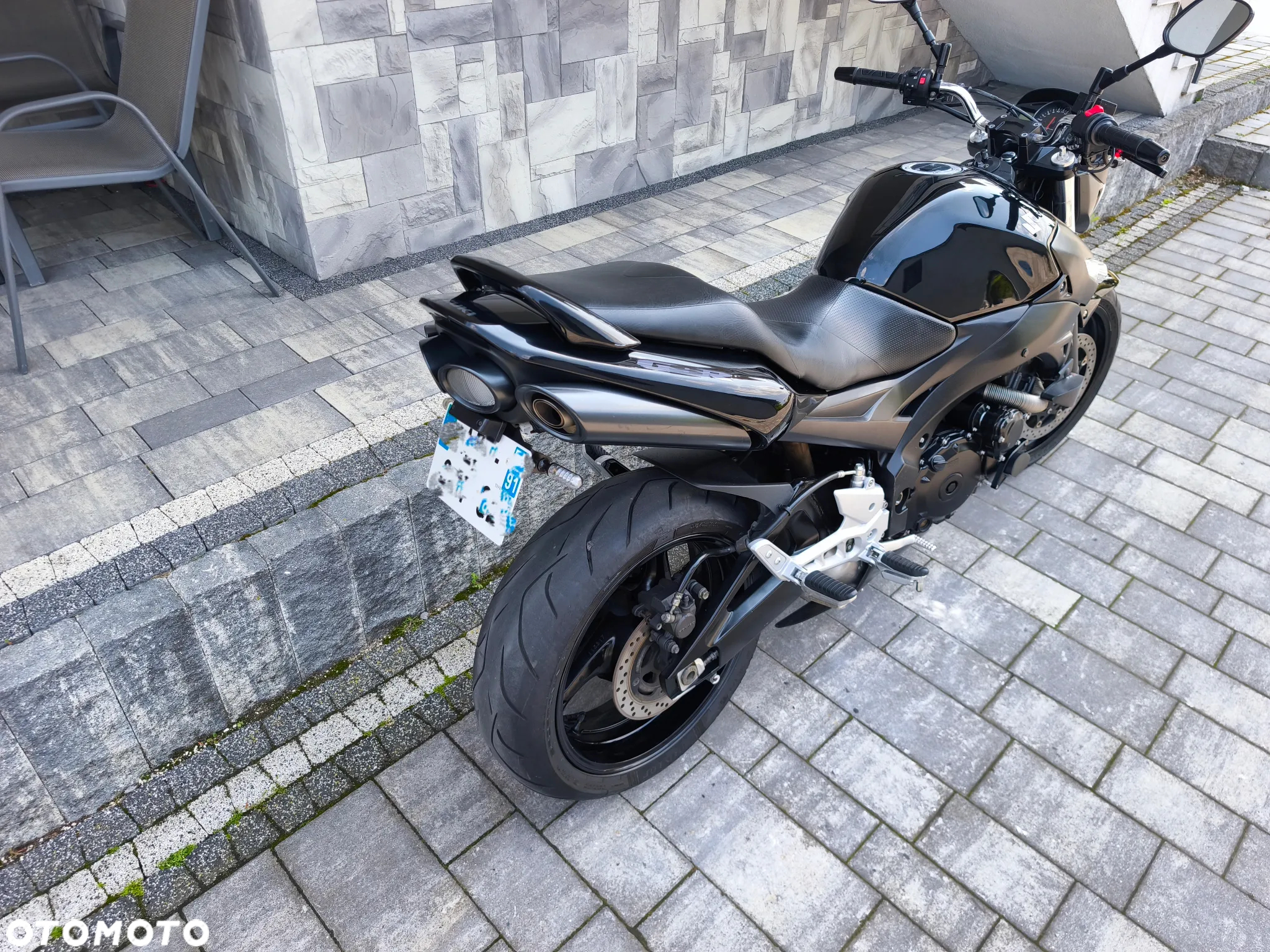 Suzuki GSR - 10